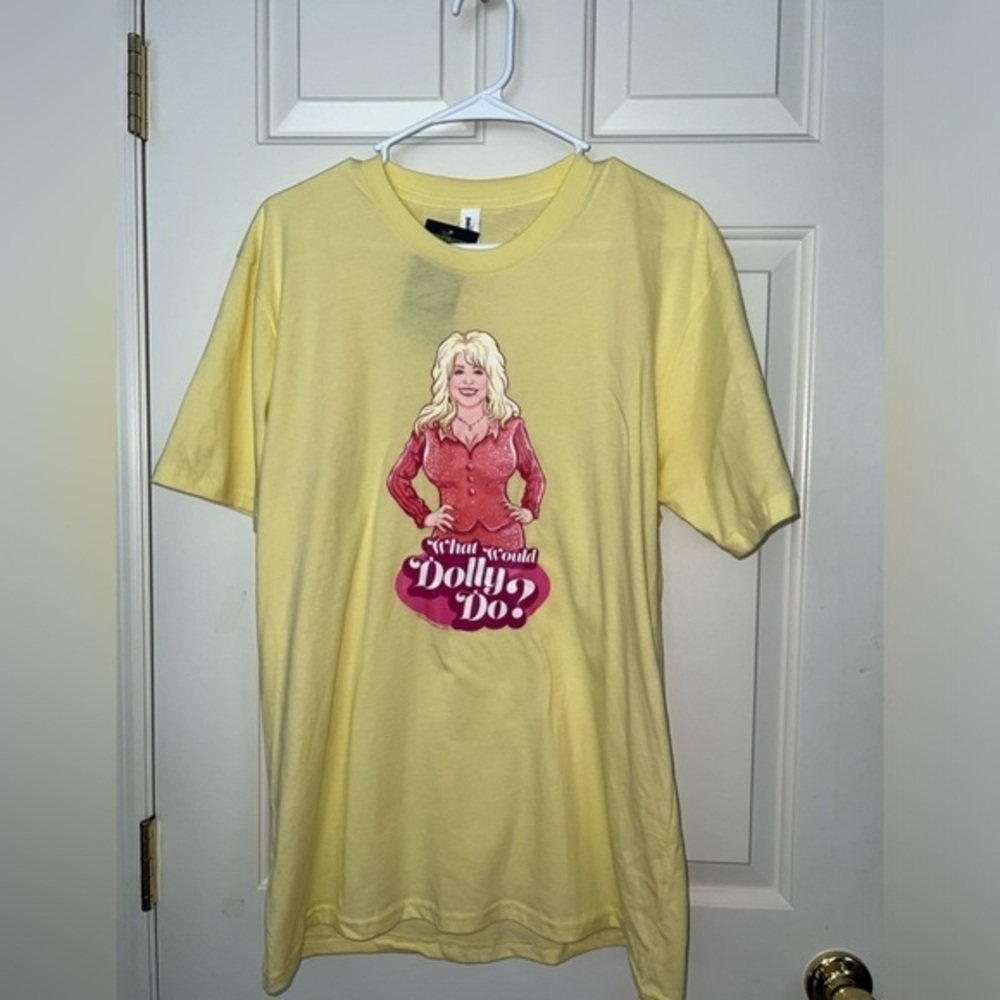 “what would DOLLY do” short sleeve tee, large NWT